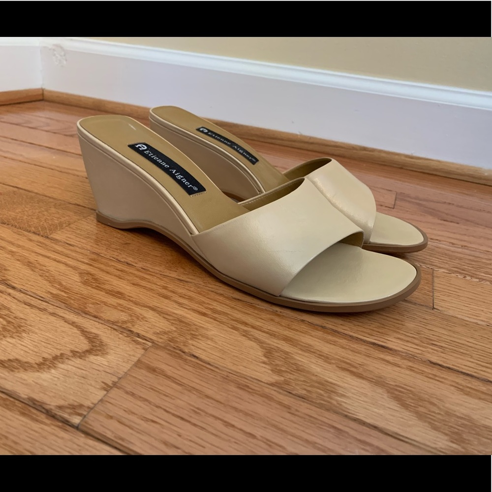 Etienne Aigner light brown block heeled scandals